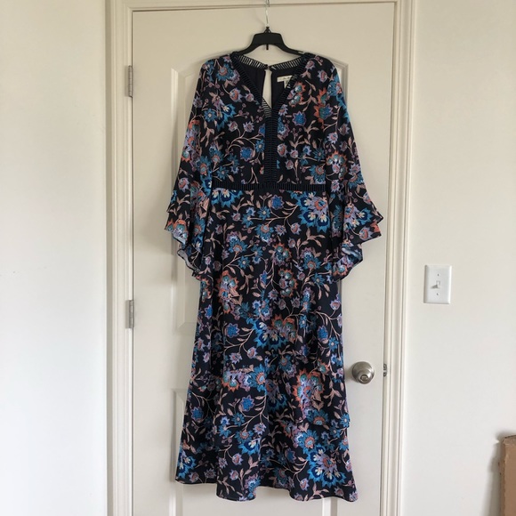 Ella Moon- Bell sleeve dress - Picture 2 of 8